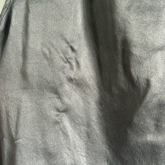 100% Silk Eileen Fisher Gray Sleeveless Tank Top with Relaxed Fit - Picture 2 of 6